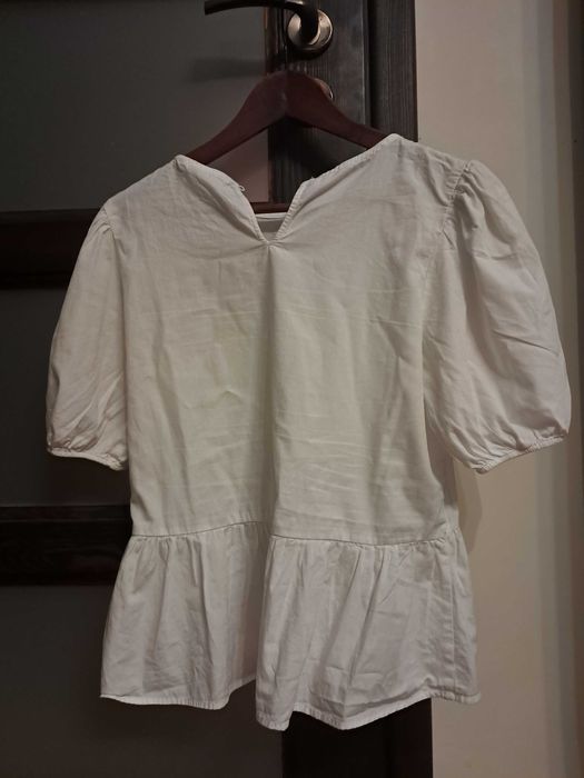 Bluzka z baskinką i bufkami