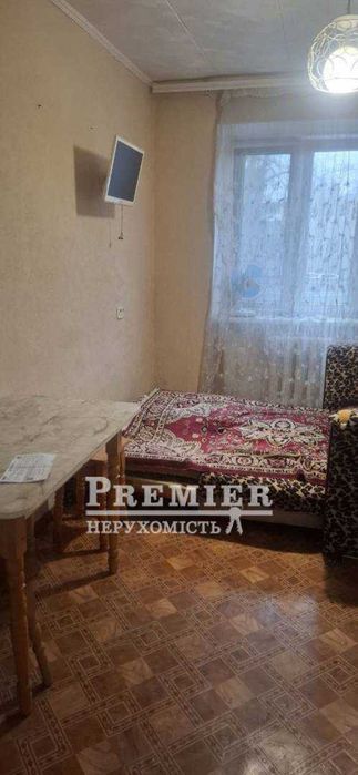 Кімната з ремонтом біля ринку Черемушки – меблі, техніка, готова до заселення