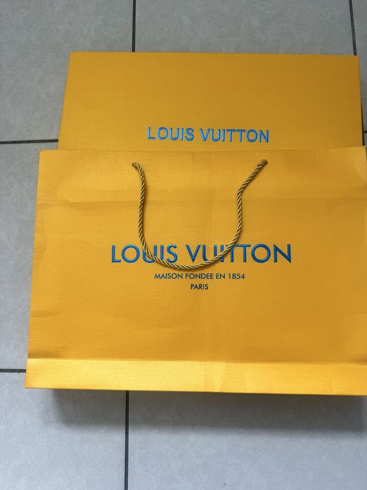 Szara czapka Louis Vuitton
