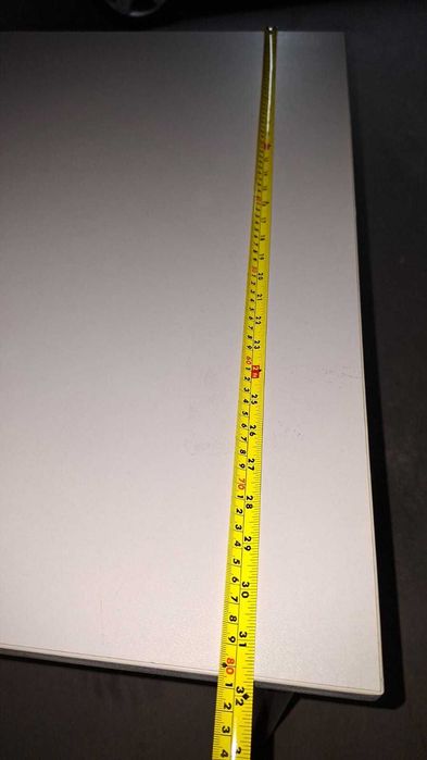 Vendo conjunto de 3 bancadas de trabalho robustas e funcionais, ideais para oficina, garagem, armazém ou espaço de bricolage.