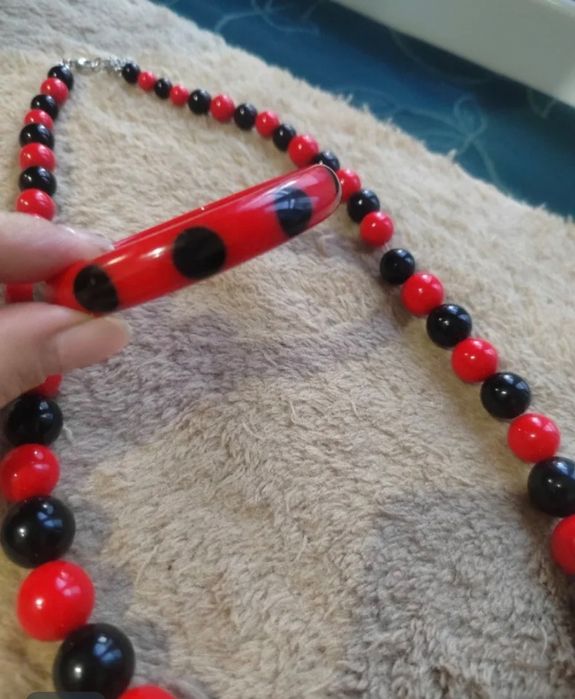 Conjunto colar e pulseira vermelho e preto