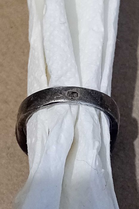 Pierścionek ze srebra (925)