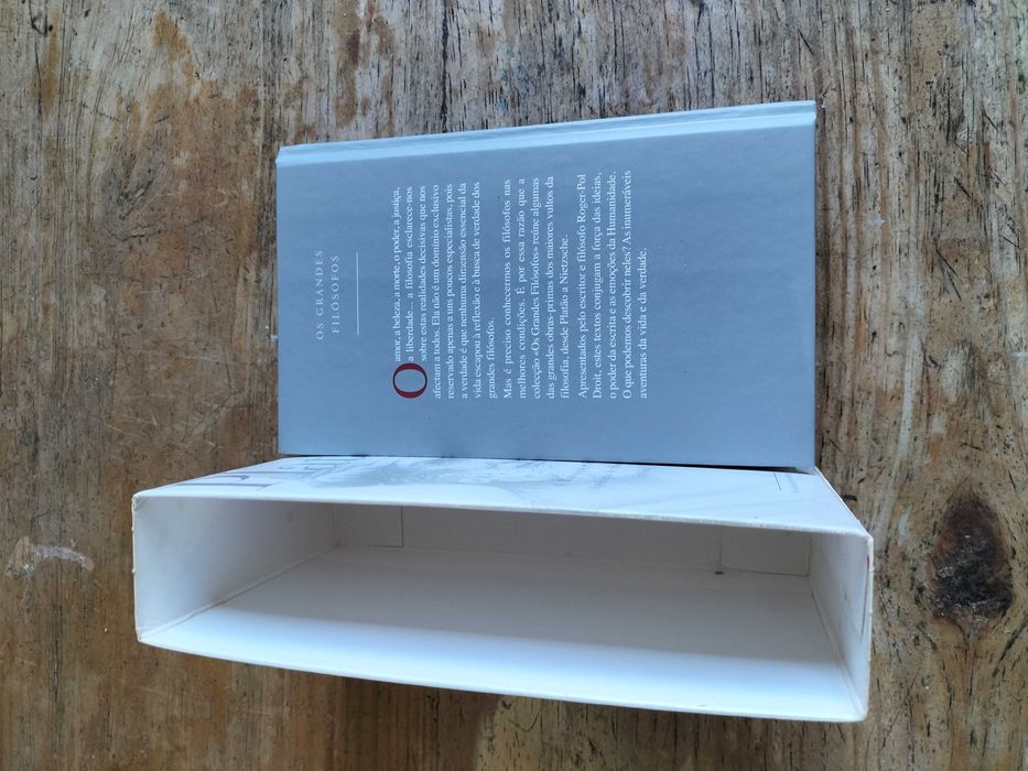 Livro sobre o grande filósofo Platão.