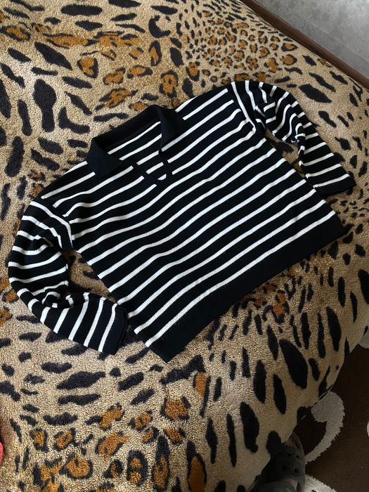 Продається светр в полоску