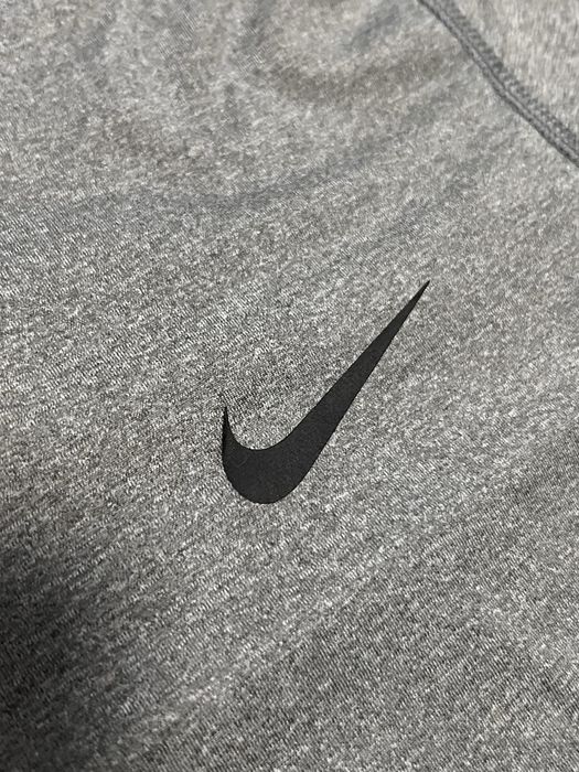 Футболка nike M жіноча сіра
