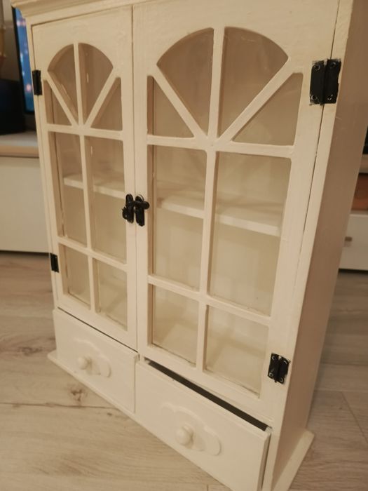 Witrynka , gablotka drewniana shabby chic.