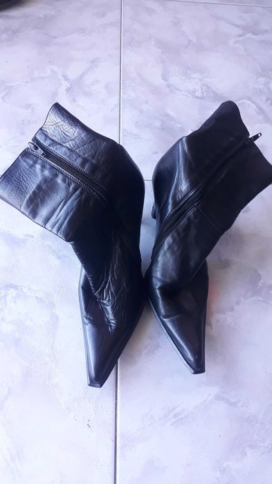 Calçado de mulher em bom estado para desocupar.