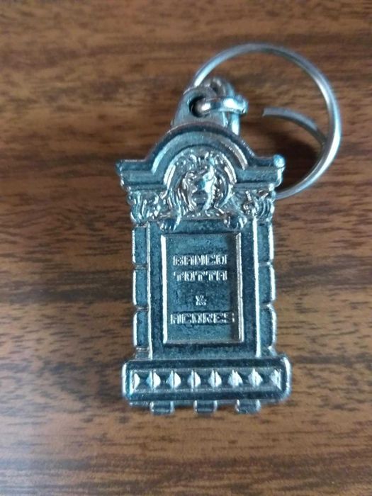 Porta Chaves do Banco Totta & Açores