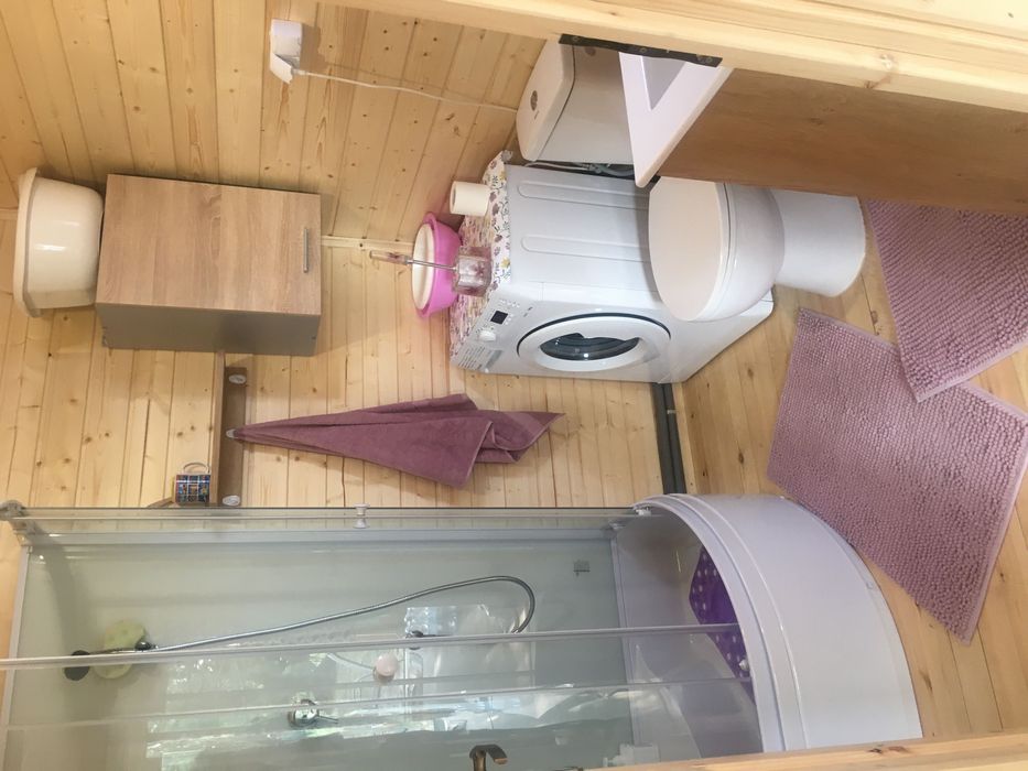 Drewniany domek u Niny nad Jeziorem Niesłysz.