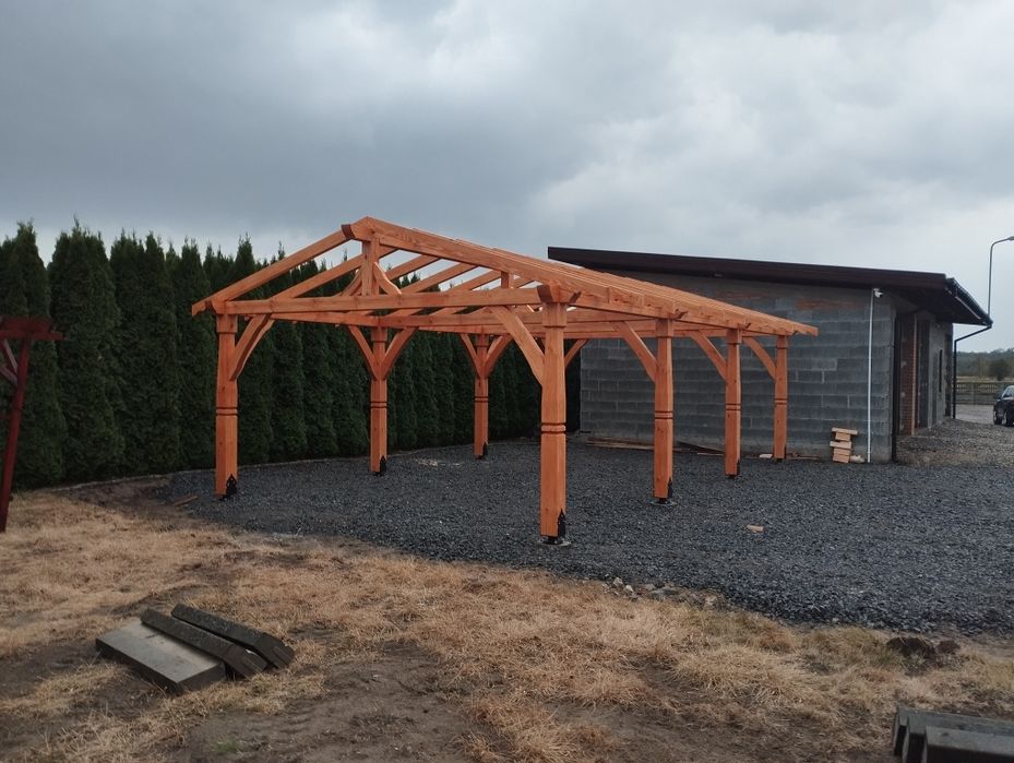 Konstrukcja Wiata na auta carport zdobiona lub gładka