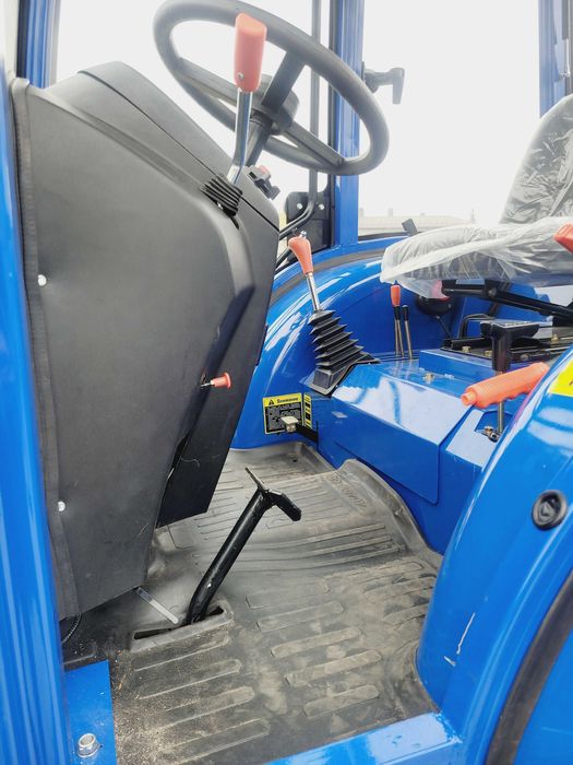 Мінітрактор DONGFENG DF 404 G2 реверс з кабіною