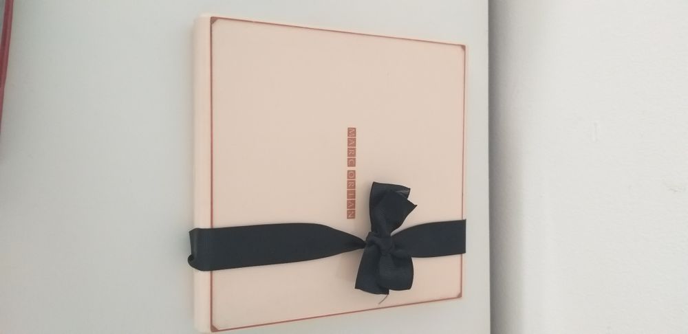 Colar com caixa de oferta