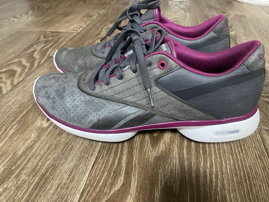 Спортивне взуття (кросівки)