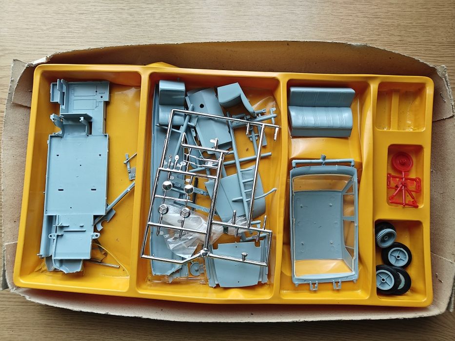 Модель автомобиля сборная электромеханическая м2 игрушка