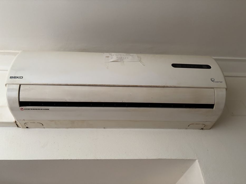 2 ar condicionadoa (1 general eletric e 1 beko) desmontados