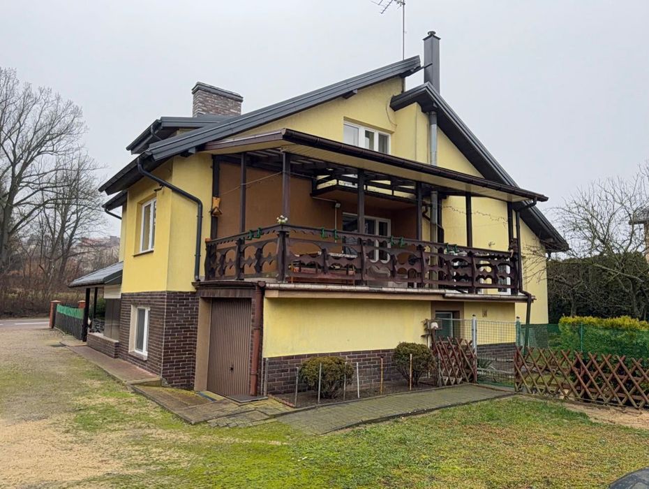 Dom z budynkiem gospodarczym oraz garażem