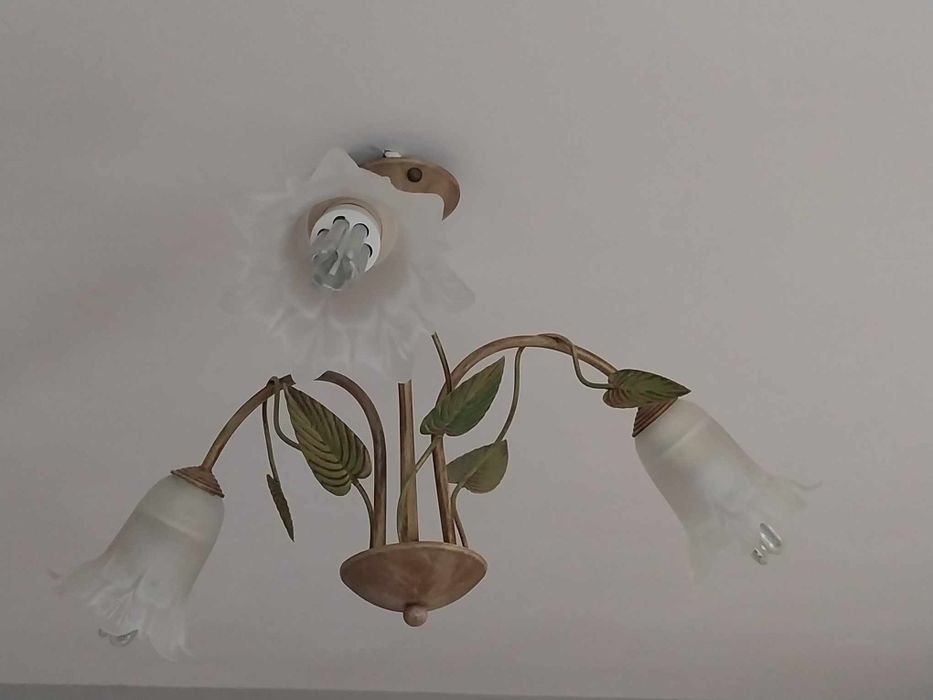 Sprzedam dwa żyrandole