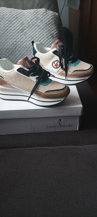 Sneakersy damskie beżowe błyszczące