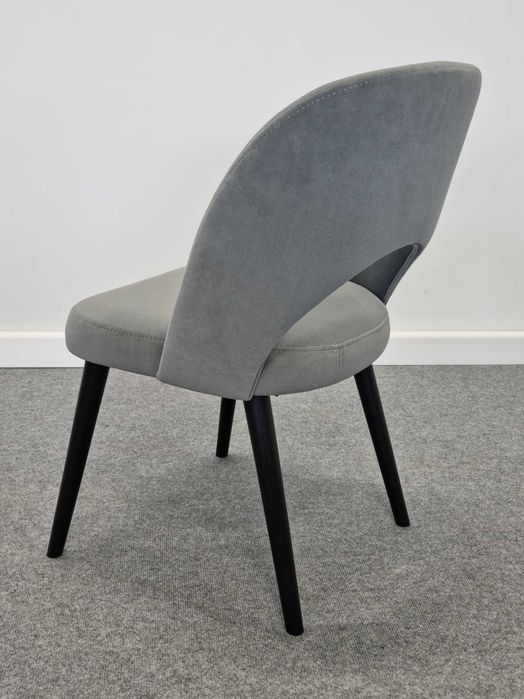 Krzesła do jadalni salonu wygodne mocne nowe Producent