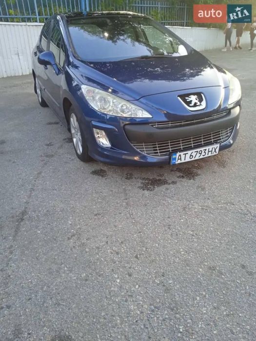 Автомобіль Пежо 308