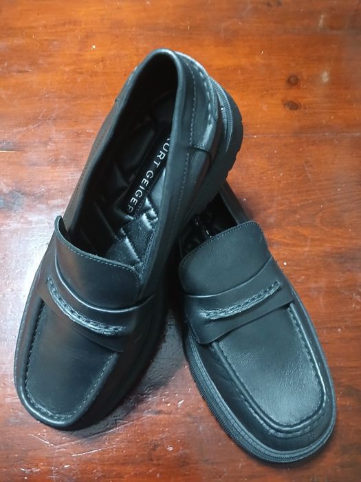Sapatos novos de marca