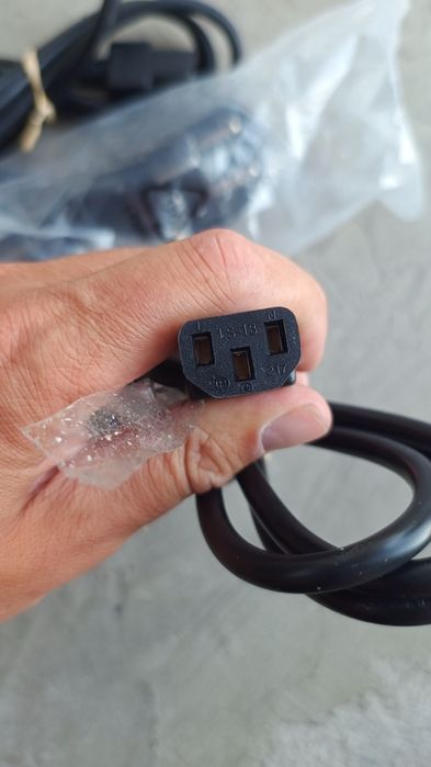 Kabel zasilający do komputera