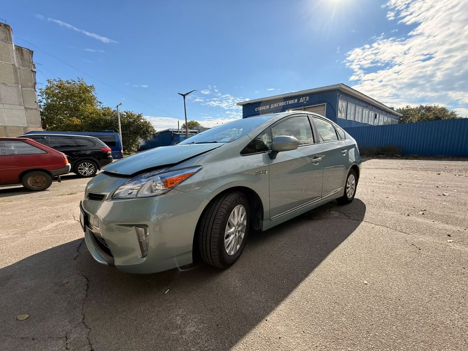 Toyota Prius Plug-in 2015