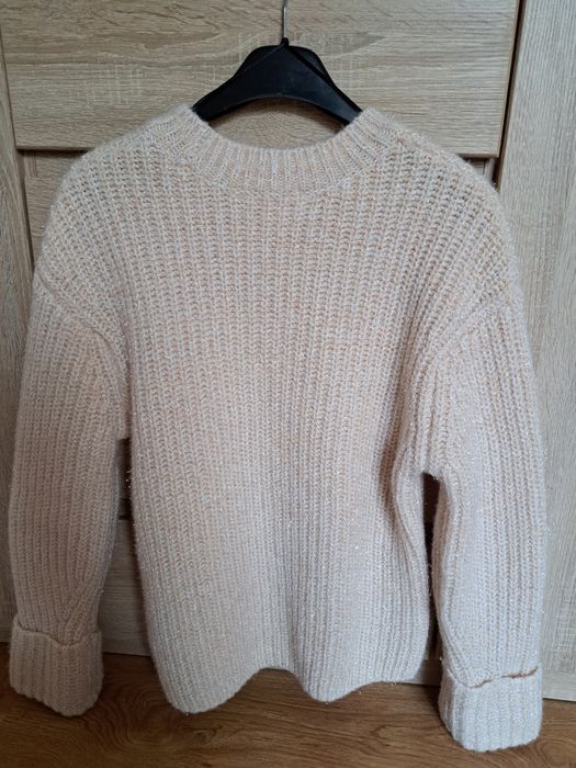 Błyszczący sweter oversize