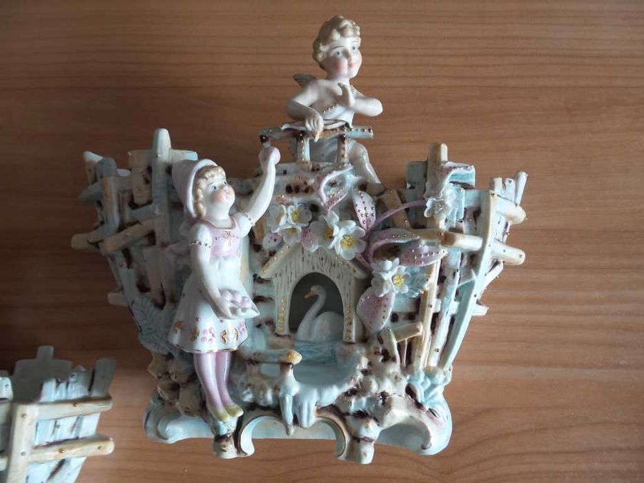 2 Peças de porcelana Biscuit