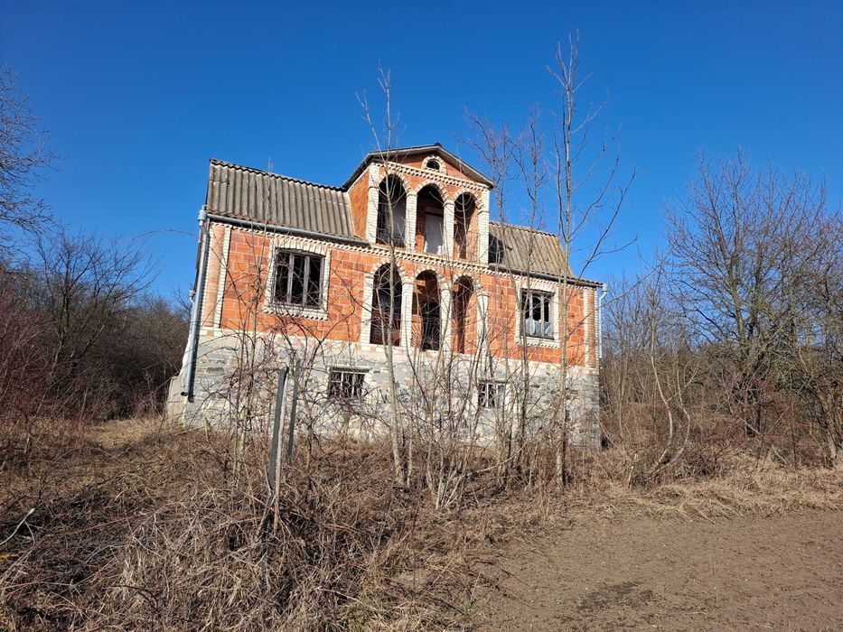 Продам великий будинок у Глухівцях, вул. Джерельна, 16