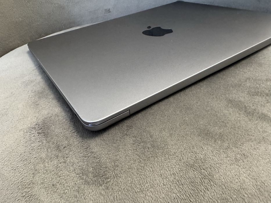 Macbook air m2 8 512 gb.