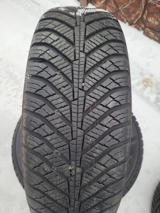 Гума,резина 2025 рік всесезонна Kumho 245*70*16