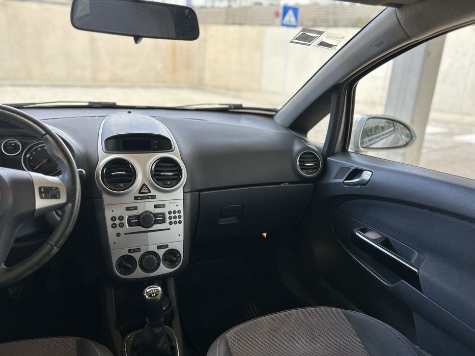 Opel Corsa 1.2 full extras 5 Lugares