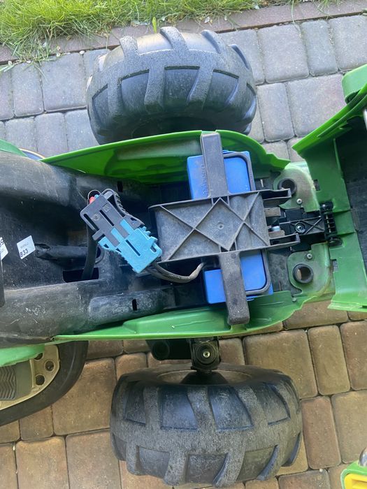 Traktor Per Perego John Deere z ladowaczem i przyczepą 12V