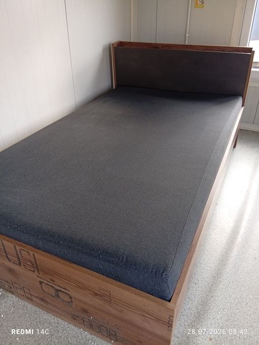 Sprzedam łóżko młodzieżowe z materacem sprezynowym 120x200