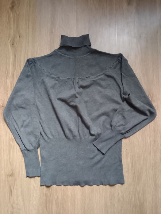 Светр сірий гольф в рубчик