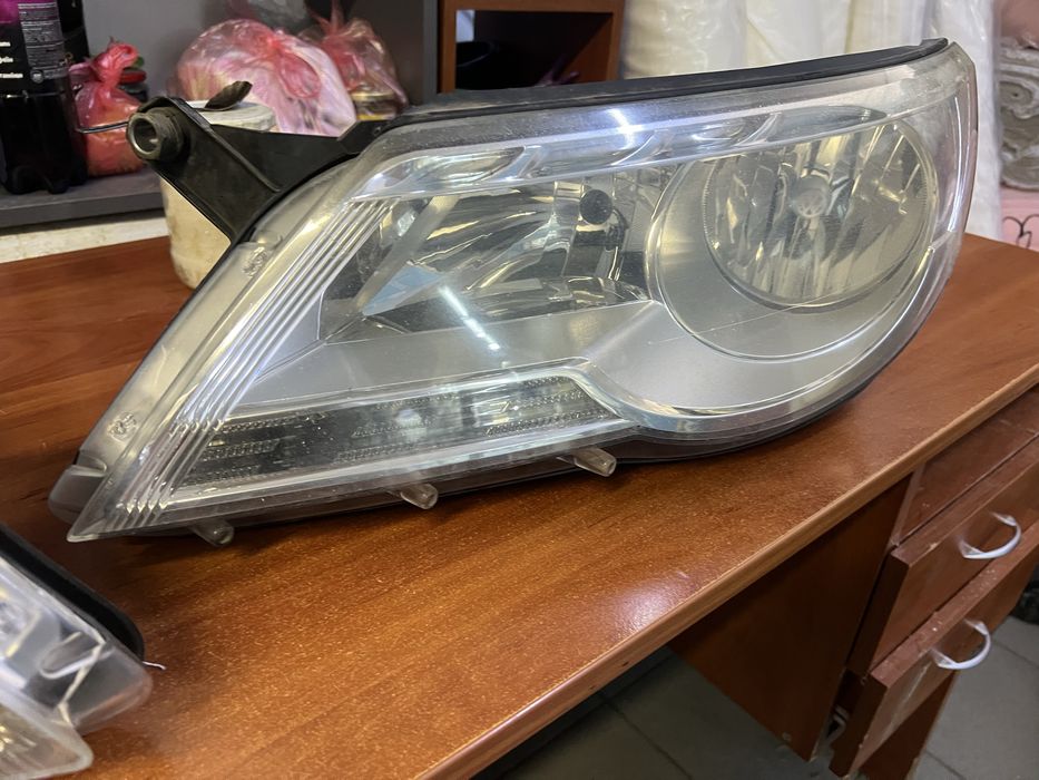 Продам фари фольцваген тигуан оригинал не дорого срочно отправляю НП