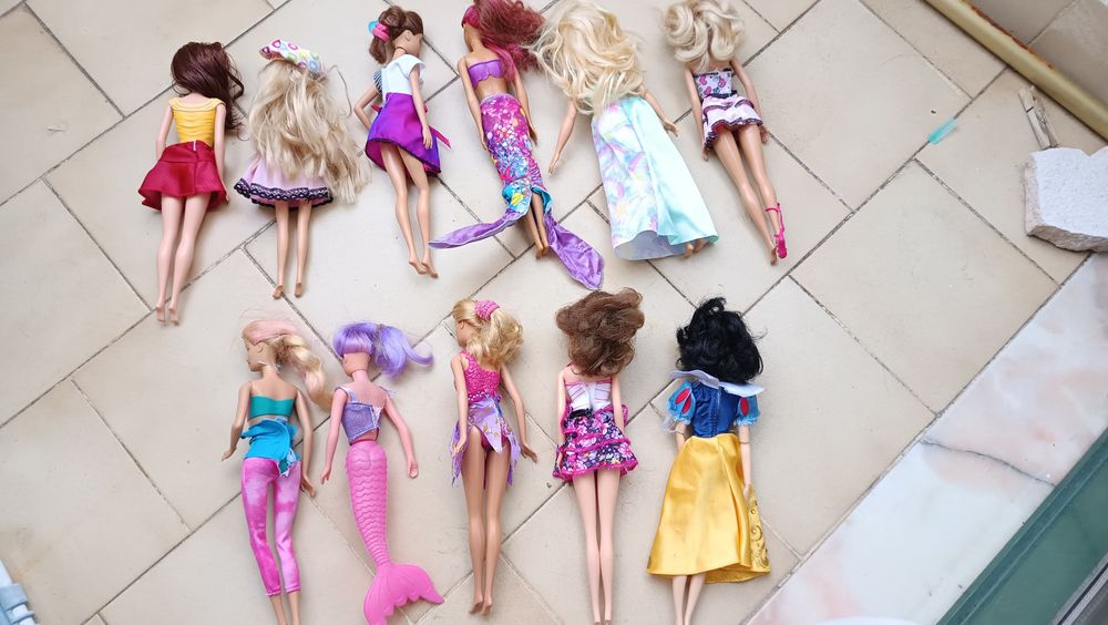 10 bonecas Barbie