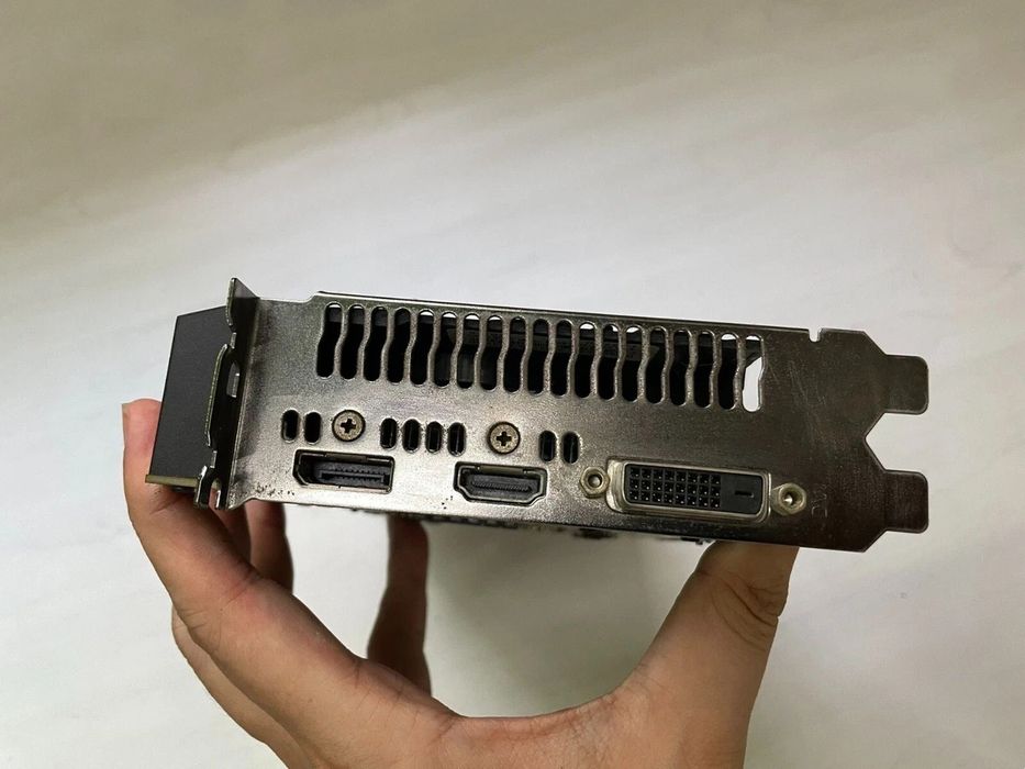 Продам відеокарту ASUS RX 570 у хорошому стані