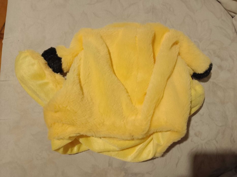 Czapka pokemon Pikachu rusza uszkami