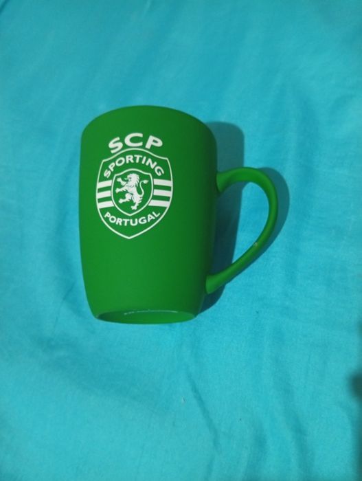 Camisolas , canecas , almofadas e copos do Sporting
