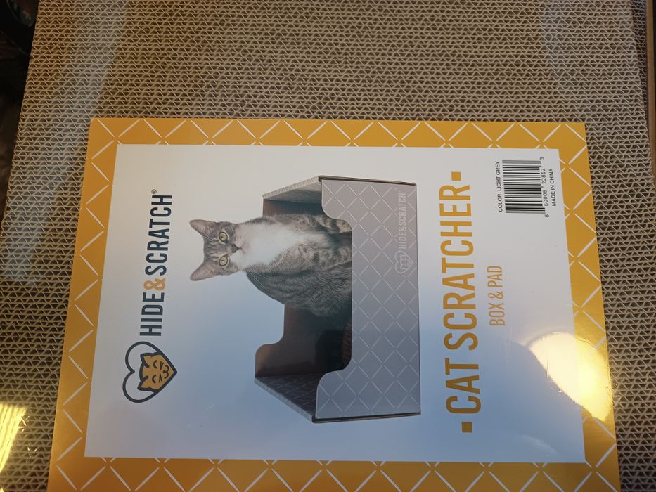 Hide& Scratch: Duży drapak dla kota z leżanką kartonową