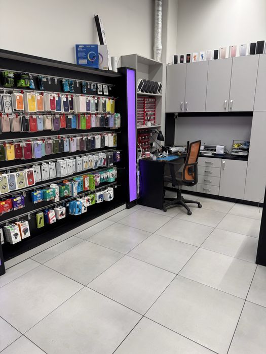 Бізнес під ключ (Ашан, Львів) — ремонт смартфонів та продаж аксесуарів