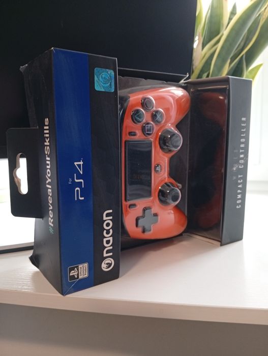 Nacon Wired Compact Controller PS4 – pomarańczowy