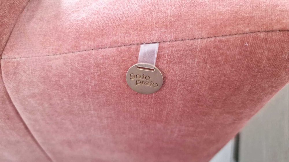 Sofá veludo rosa CONNELLY do Gato Preto