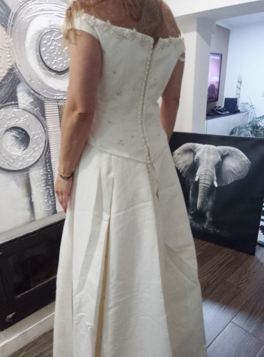 Vestido de noiva "Raul novias" artigo exposição