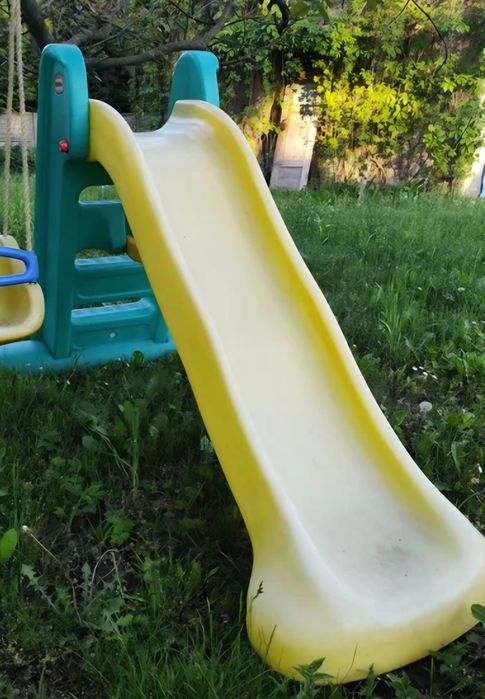 Zjeżdżalnia dla dzieci marki Little Tikes