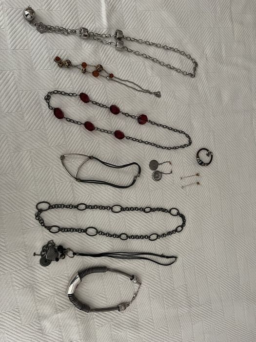 Lote de colares, brincos e pulseira