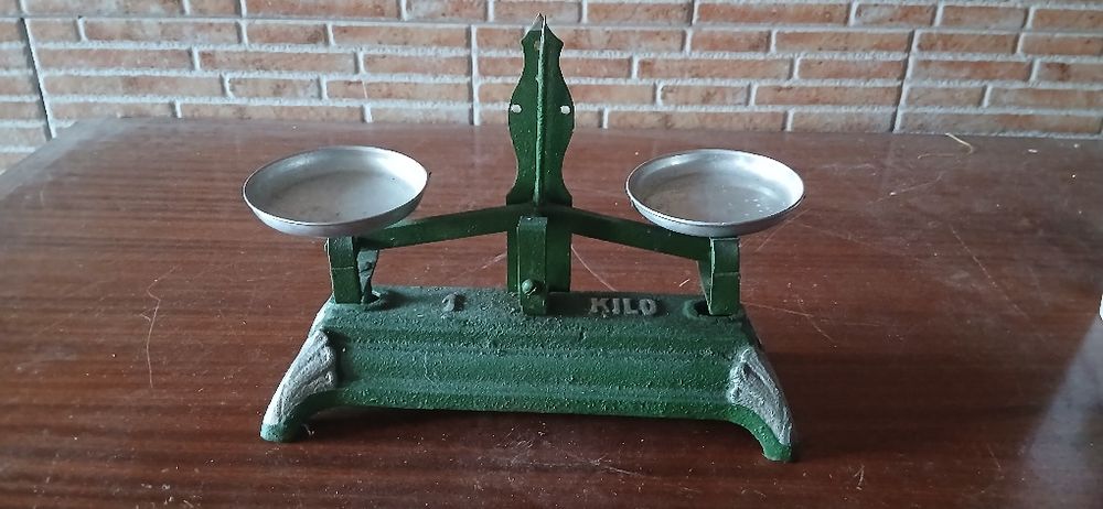 Balança de pratos antiga