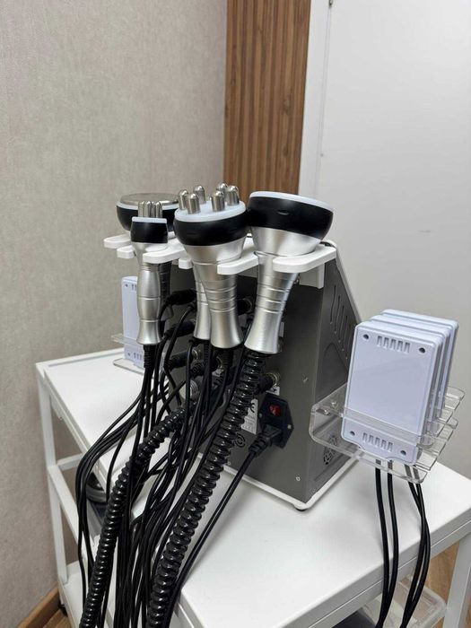 Máquina de Cavitação/Radiofrequência - Lipo Laser + RF + Vácuo